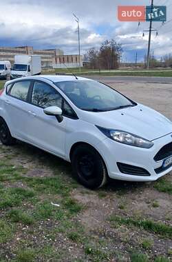 Хэтчбек Ford Fiesta 2016 в 