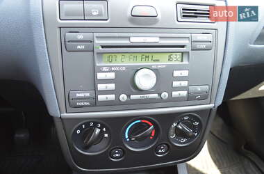Хэтчбек Ford Fiesta 2008 в 