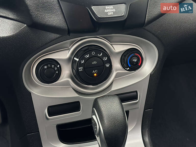 Седан Ford Fiesta 2019 в Шептицькому