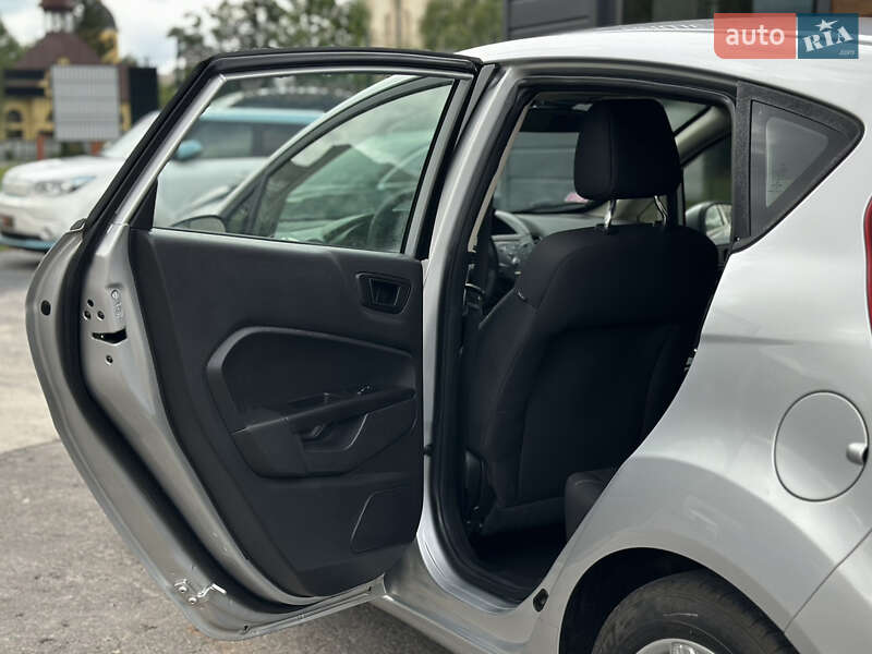 Седан Ford Fiesta 2019 в Шептицькому