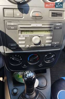 Хэтчбек Ford Fiesta 2007 в 