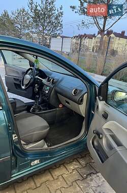 Хэтчбек Ford Fiesta 2002 в 