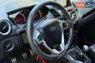 Хэтчбек Ford Fiesta 2018 в 