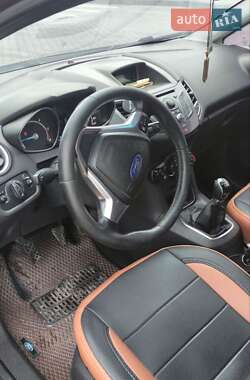Хэтчбек Ford Fiesta 2013 в 