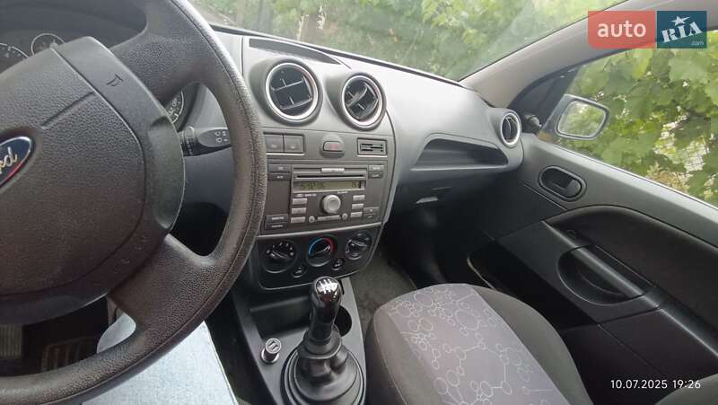 Хэтчбек Ford Fiesta 2005 в Тлумаче