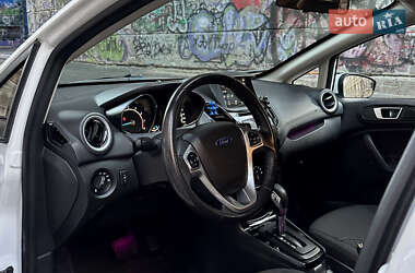Седан Ford Fiesta 2015 в 