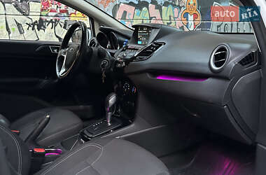 Седан Ford Fiesta 2015 в 