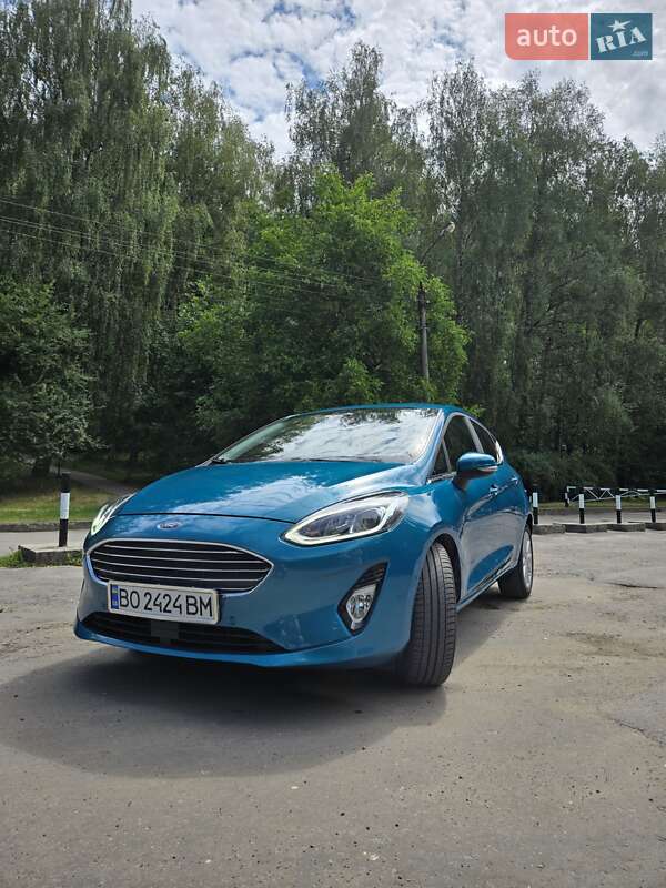 Хэтчбек Ford Fiesta 2018 в 