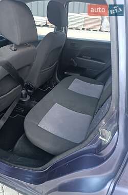 Хетчбек Ford Fiesta 2006 в 