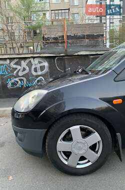 Хэтчбек Ford Fiesta 2007 в 