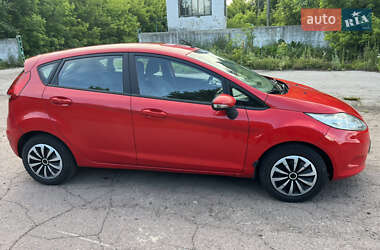 Хэтчбек Ford Fiesta 2010 в 
