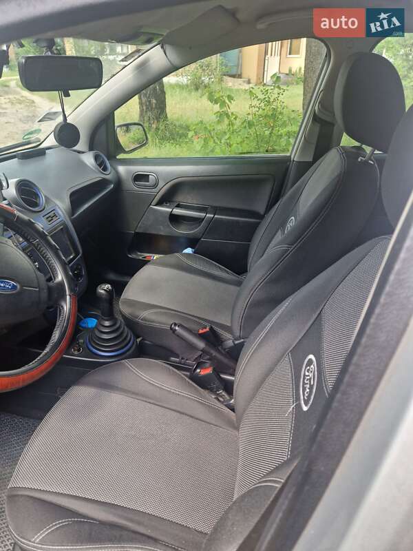 Хэтчбек Ford Fiesta 2007 в Луцке