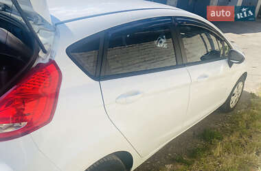 Хэтчбек Ford Fiesta 2012 в 