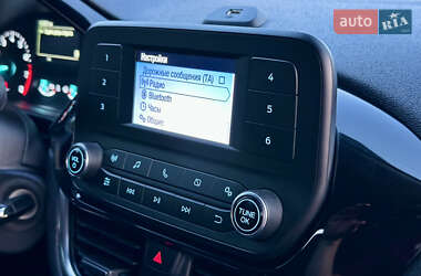 Хэтчбек Ford Fiesta 2018 в 