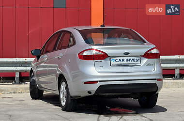 Седан Ford Fiesta 2015 в 