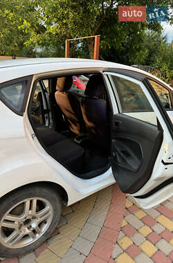 Хэтчбек Ford Fiesta 2013 в 