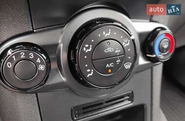 Хэтчбек Ford Fiesta 2013 в 