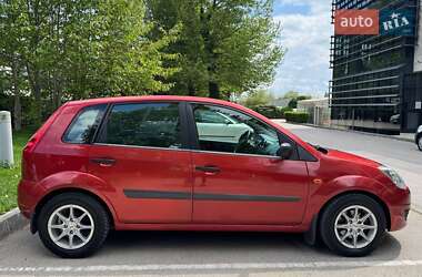 Хэтчбек Ford Fiesta 2006 в 