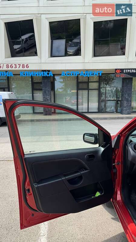 Хэтчбек Ford Fiesta 2006 в Николаеве