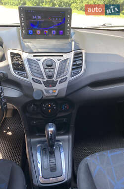 Хэтчбек Ford Fiesta 2011 в 