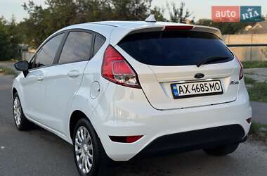 Хэтчбек Ford Fiesta 2016 в 