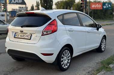 Хэтчбек Ford Fiesta 2016 в 