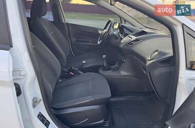 Хэтчбек Ford Fiesta 2016 в 