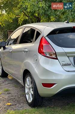 Хэтчбек Ford Fiesta 2018 в 