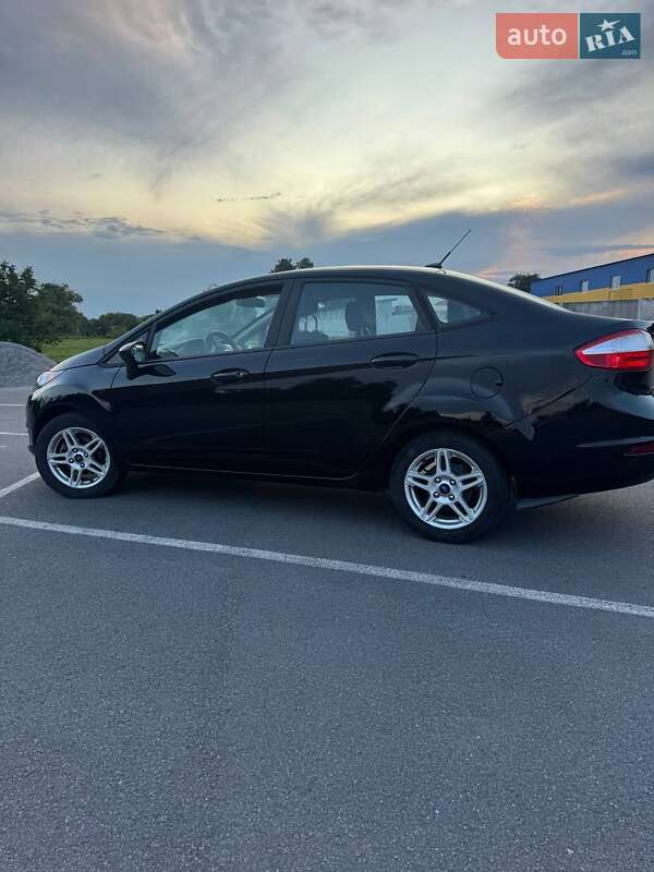 Седан Ford Fiesta 2017 в Хмільнику