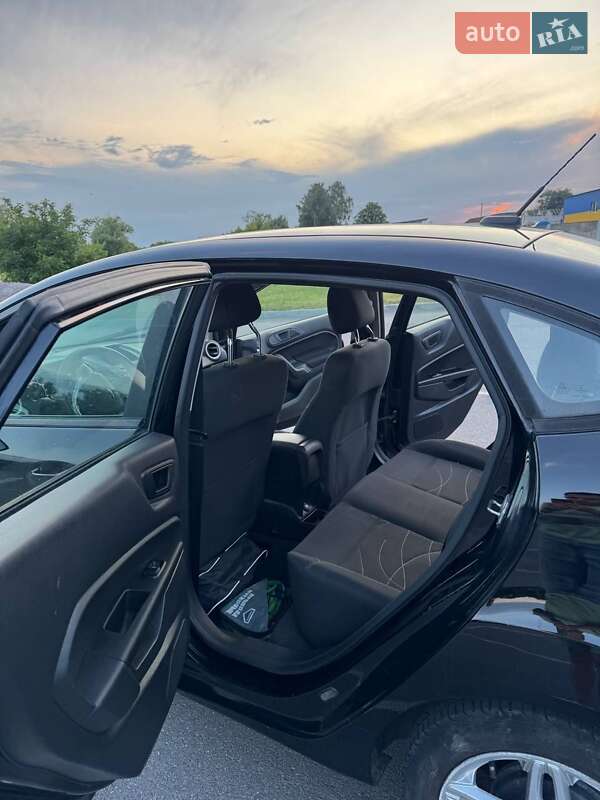 Седан Ford Fiesta 2017 в Хмільнику
