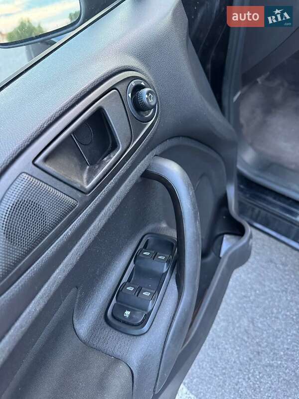 Седан Ford Fiesta 2017 в Хмільнику