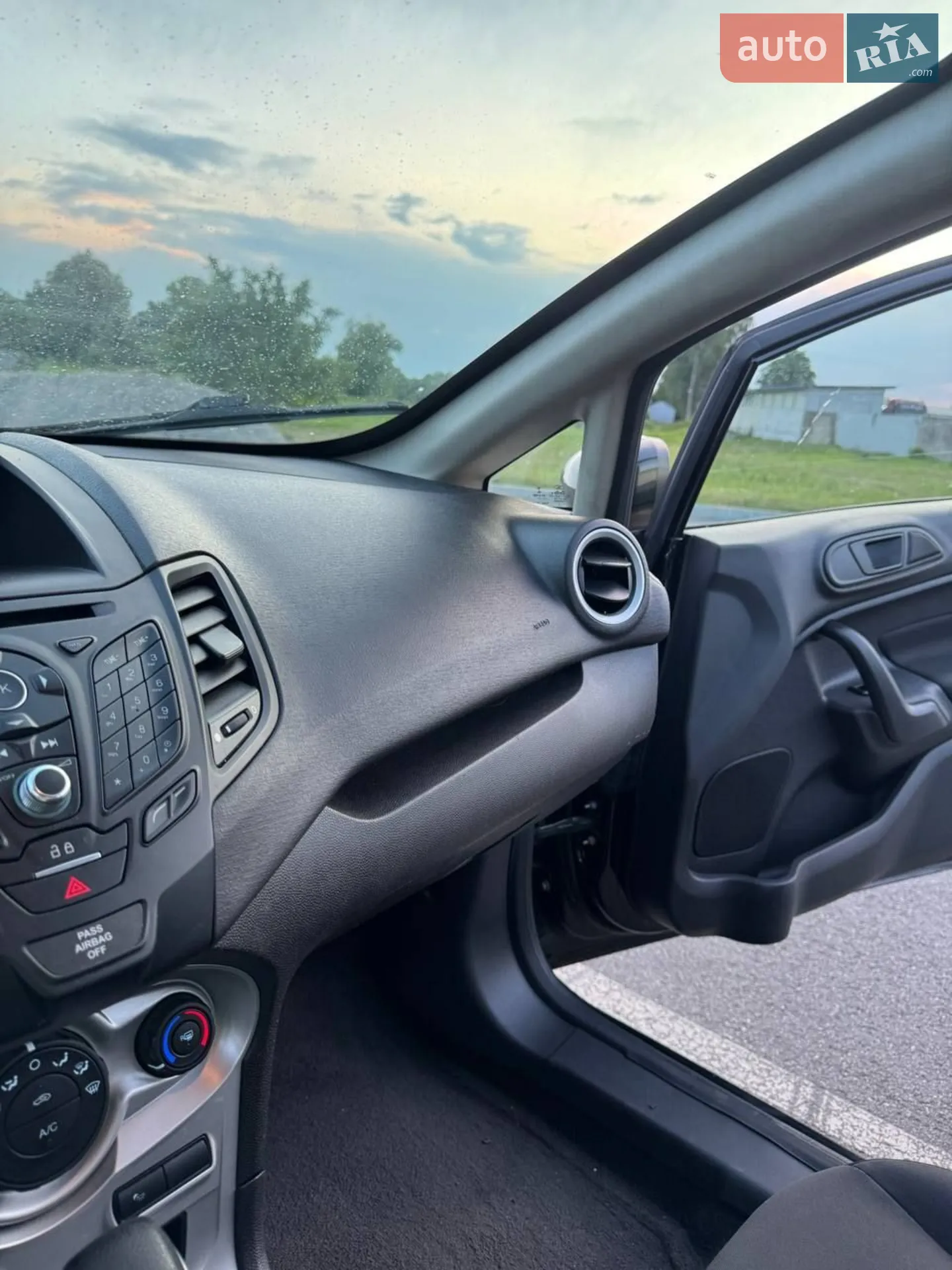 2017 Ford Fiesta - мініатюра 32
