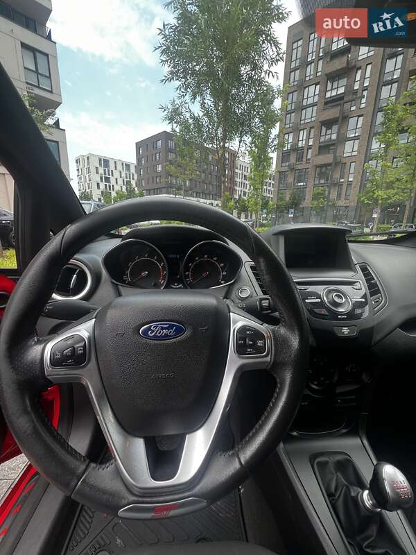 Хэтчбек Ford Fiesta 2016 в Киеве