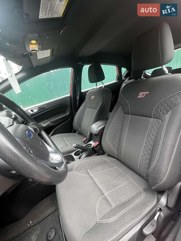 Хэтчбек Ford Fiesta 2016 в Киеве
