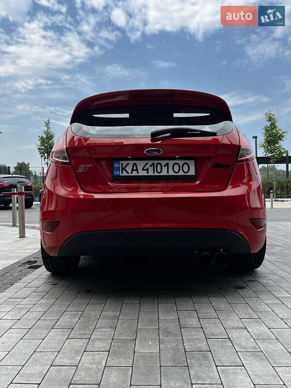 Хэтчбек Ford Fiesta 2016 в Киеве