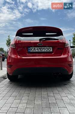 Хэтчбек Ford Fiesta 2016 в 