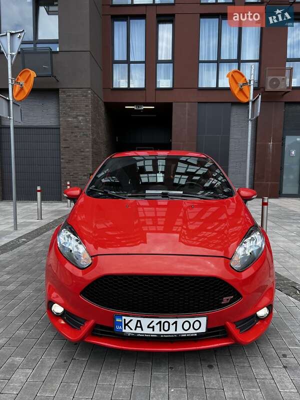 Хэтчбек Ford Fiesta 2016 в Киеве