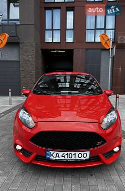 Хэтчбек Ford Fiesta 2016 в 