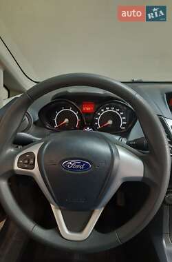 Хэтчбек Ford Fiesta 2012 в 
