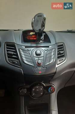 Хэтчбек Ford Fiesta 2012 в 