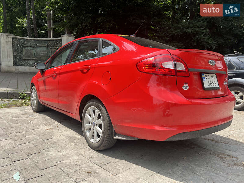 Седан Ford Fiesta 2012 в Львове