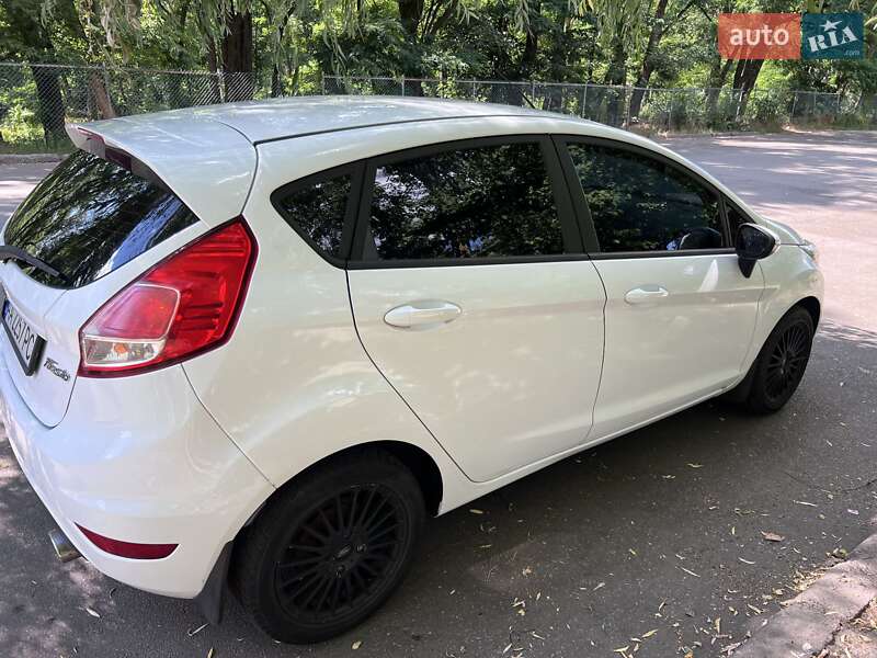 Хэтчбек Ford Fiesta 2016 в Киеве