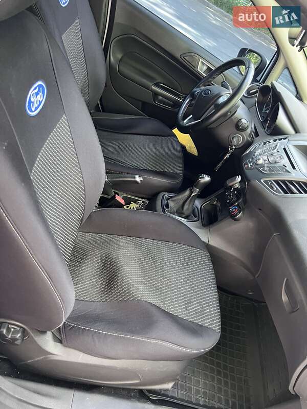 Хэтчбек Ford Fiesta 2016 в Киеве