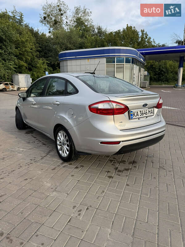 Седан Ford Fiesta 2014 в Киеве