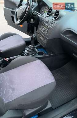 Хэтчбек Ford Fiesta 2007 в 