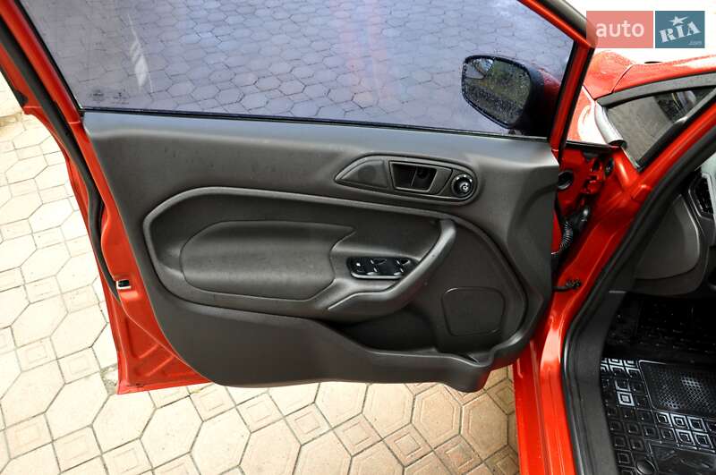 Седан Ford Fiesta 2018 в Львові