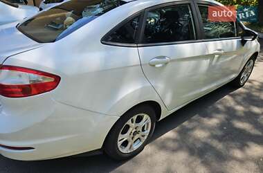 Седан Ford Fiesta 2016 в 