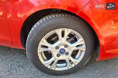 Хэтчбек Ford Fiesta 2013 в 