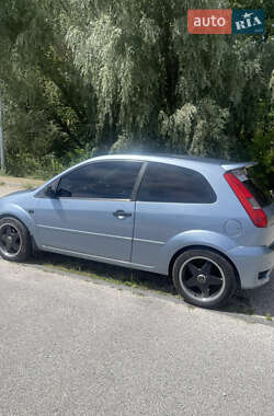 Хэтчбек Ford Fiesta 2005 в 