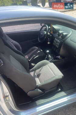 Хэтчбек Ford Fiesta 2005 в 